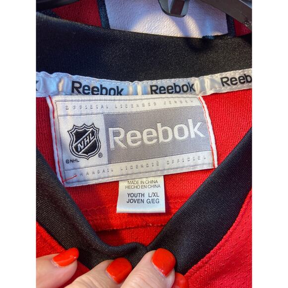 Chicago Blackhawks Jonathon Toews jersey # 19 Youth - Picture 4 of 10